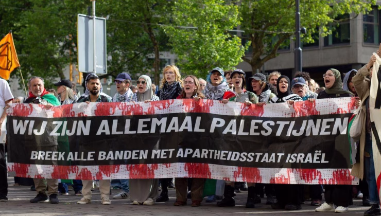 Hollanda’da İsrail’den gelen gemi protesto edildi