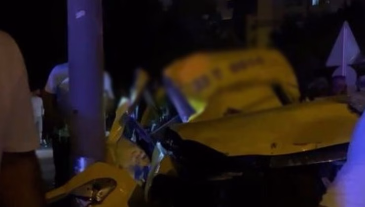 Mersin'de taksi refüje çarptı: 2 ölü | Son dakika haberleri