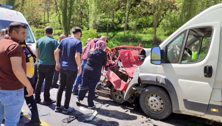 Minibüs ile otomobil çarpıştı: 2 ölü, 1 yaralı – Güncel haberler