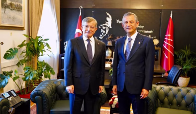 Özgür Özel, Ahmet Davutoğlu ile bir araya geldi