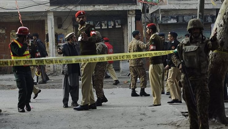 Pakistan’da askeri araca bombalı saldırı! Hindistan’a tepki