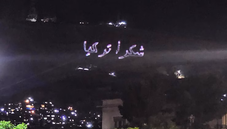 Suriye’den, Türkiye’ye anlamlı jest: Kasyun Dağı’na yansıtıldı