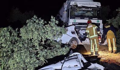 Tır otomobili biçti: 1 ölü, 1 yaralı