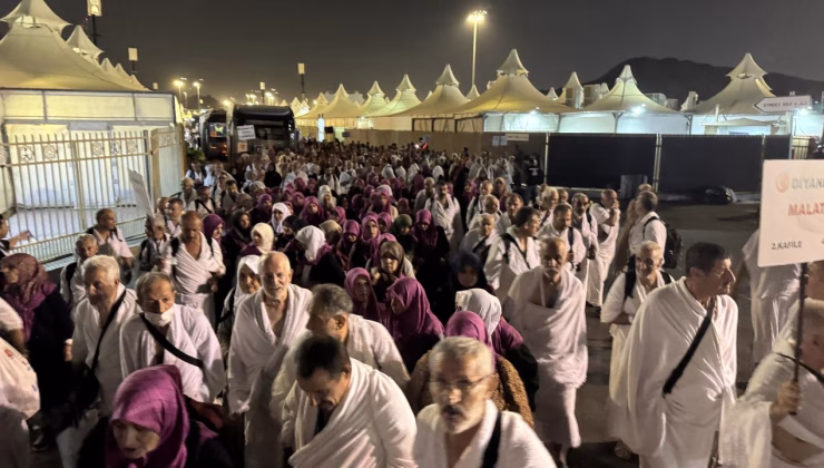 Arafat vakfesini tamamlayan hacılar Müzdelife’de