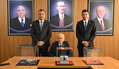 Bahçeli Ülkü Ocakları’nı ziyaret etti