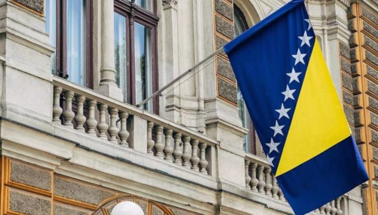Bosna Hersek’te tuhaf olay! Mecliste yılan paniği!