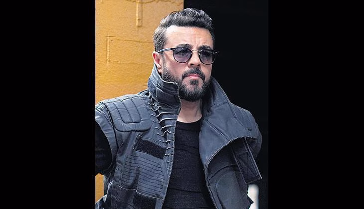 ‘Sahte yüzlerin şarkısı’