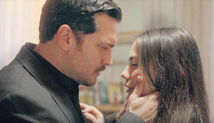 Eşref ve Nisan aşkın kollarında