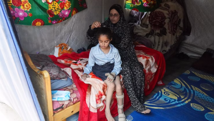 İsrail’in Ramazan Bayramı’nda felç ettiği 8 yaşındaki Rihab artık yardıma muhtaç