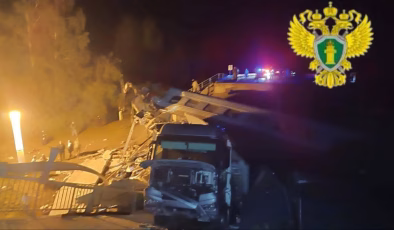Rusya’da köprü trenin üstüne çöktü! Çok sayıda ölü