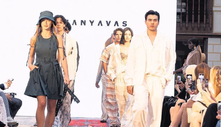 Tarihi halılar podyuma dönüştü