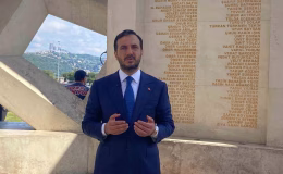 AK Parti İstanbul İl Başkanlığı 15 Temmuz Şehitler Anıtı’nı ziyaret etti