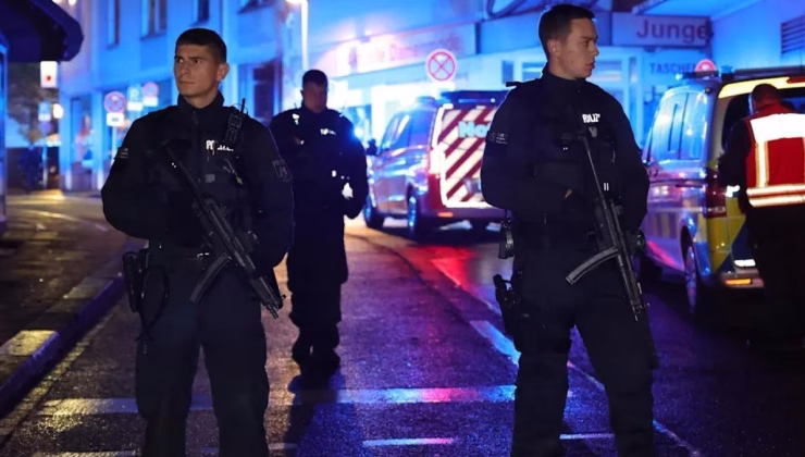 Almanya’da bıçaklı saldırı dehşeti! Ölü ve yaralılar var!