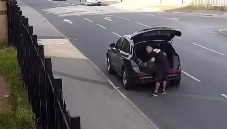 Cami önüne 4 kez fare bırakan kişiye ırkçı nefret suçundan ceza verildi
