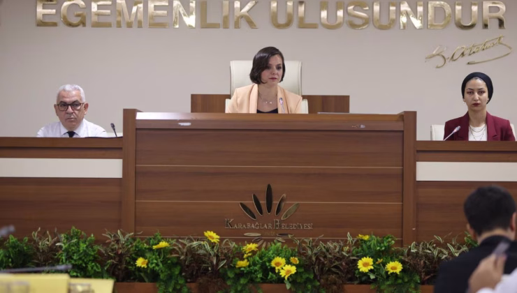 CHP İzmir’de büyük çözülme:Büyükşehirde yolsuzluk,ilçede protesto! CHP’li üyeler katılmadı