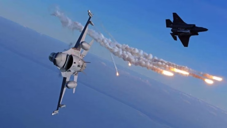 Havada gerilim! ABD uçakları Rus jetlerini kovaladı