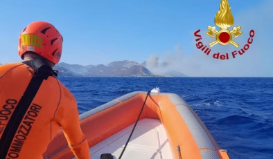 İtalya alev alev yanıyor! 102 kişi deniz yoluyla tahliye edildi