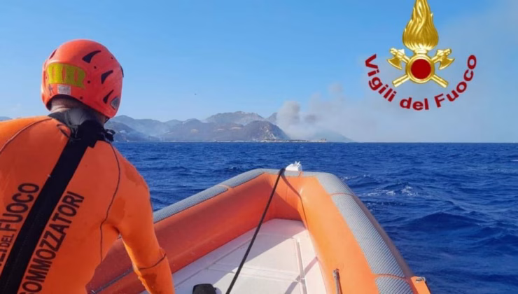 İtalya alev alev yanıyor! 102 kişi deniz yoluyla tahliye edildi