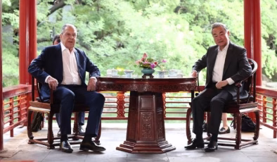 Lavrov, Pekin’de Çin Dışişleri Bakanı Wang ile görüştü