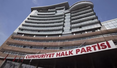 Yolsuzluk ve rüşvet operasyonları sonrası CHP’de MYK ile toplandı