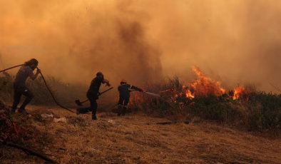 Yüksek sıcaklıklar etkili oluyordu…Komşuda yangın devam ediyor!