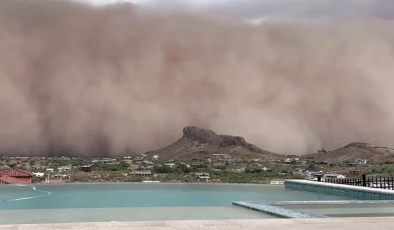 Arizona’da 55 bin kişi elektriksiz kaldı… Toz fırtınası hayatı felç etti!