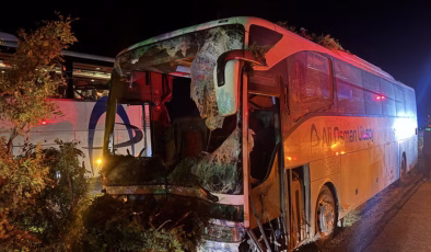 Kayseri’de yolcu otobüsü refüjdeki ağaçlara çarptı: 1 ölü, 13 yaralı