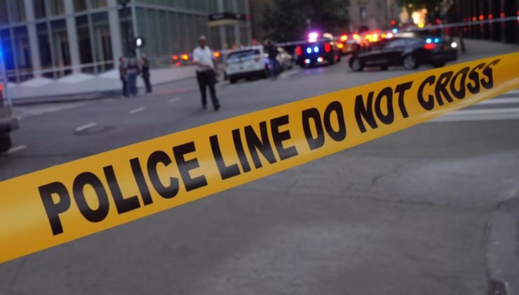 ABD’de hareketli saatler…. Araç kalabalığın arasında daldı!