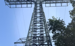 Elektrik direkleri alev almıştı… Berlin polisi kundaklama olabilir dedi!