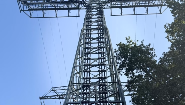 Elektrik direkleri alev almıştı… Berlin polisi kundaklama olabilir dedi!