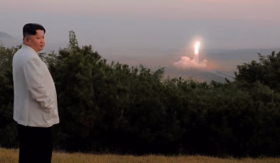 Kim Jong Un’dan bomba açıklama! ‘Yeni gizli silahlar edindik’ deyip duyurdu!