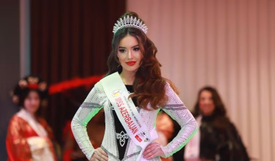 Dünya Güzeli Seçildi: Doğal Güzelliğiyle Sahneye Damga Vurdu