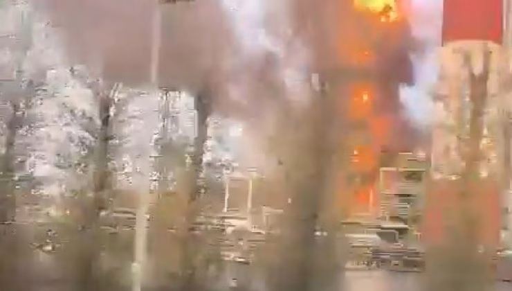 Petrol rafinerisi alev aldı! Rusya’da yangın paniği!