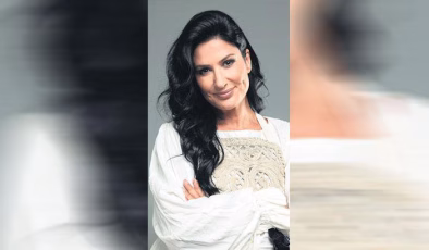 Sahnelere tek başına dönüyor