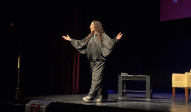 Özlem Kosif otizmli çocuklar yararına sahne aldı