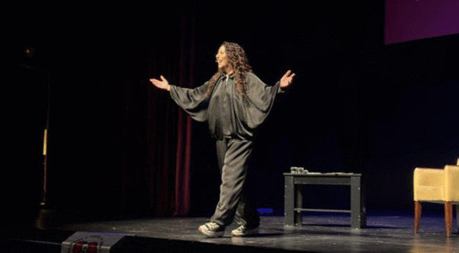 Özlem Kosif otizmli çocuklar yararına sahne aldı